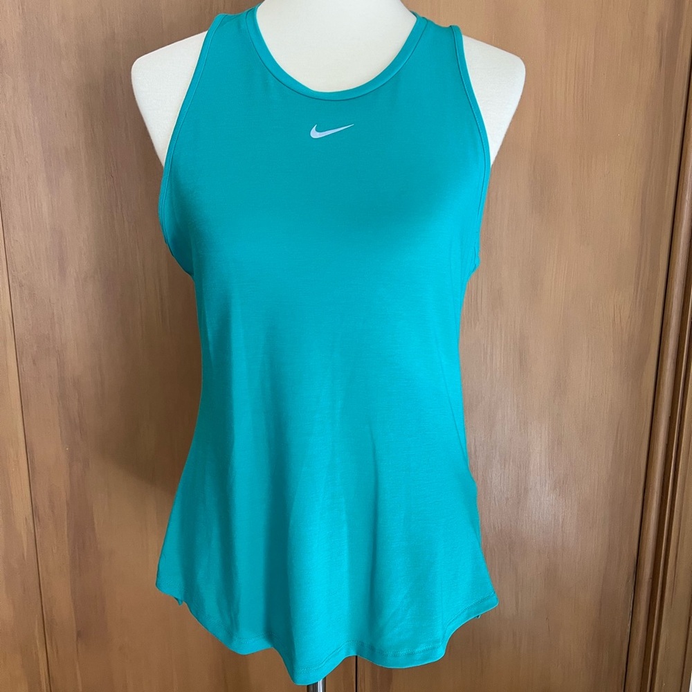 Nike women’s jade green workout tank medium